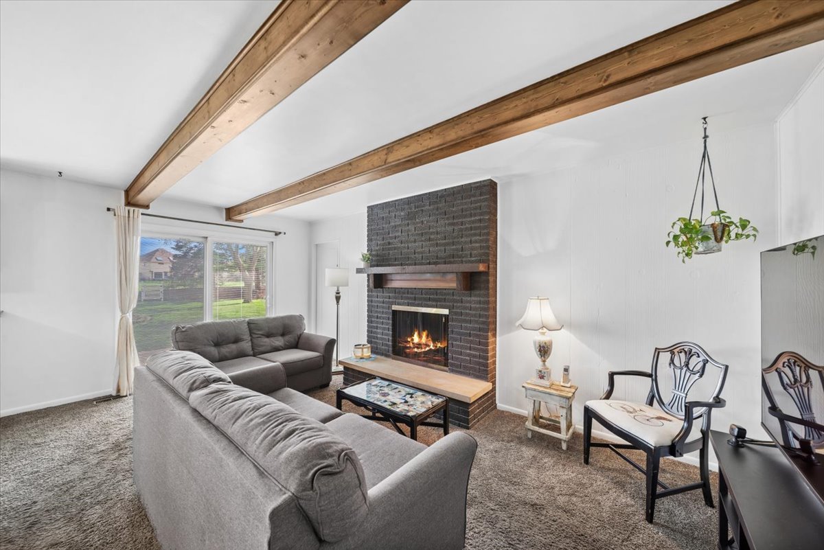 1150 Casa Solana Drive, Wheaton, IL 60189