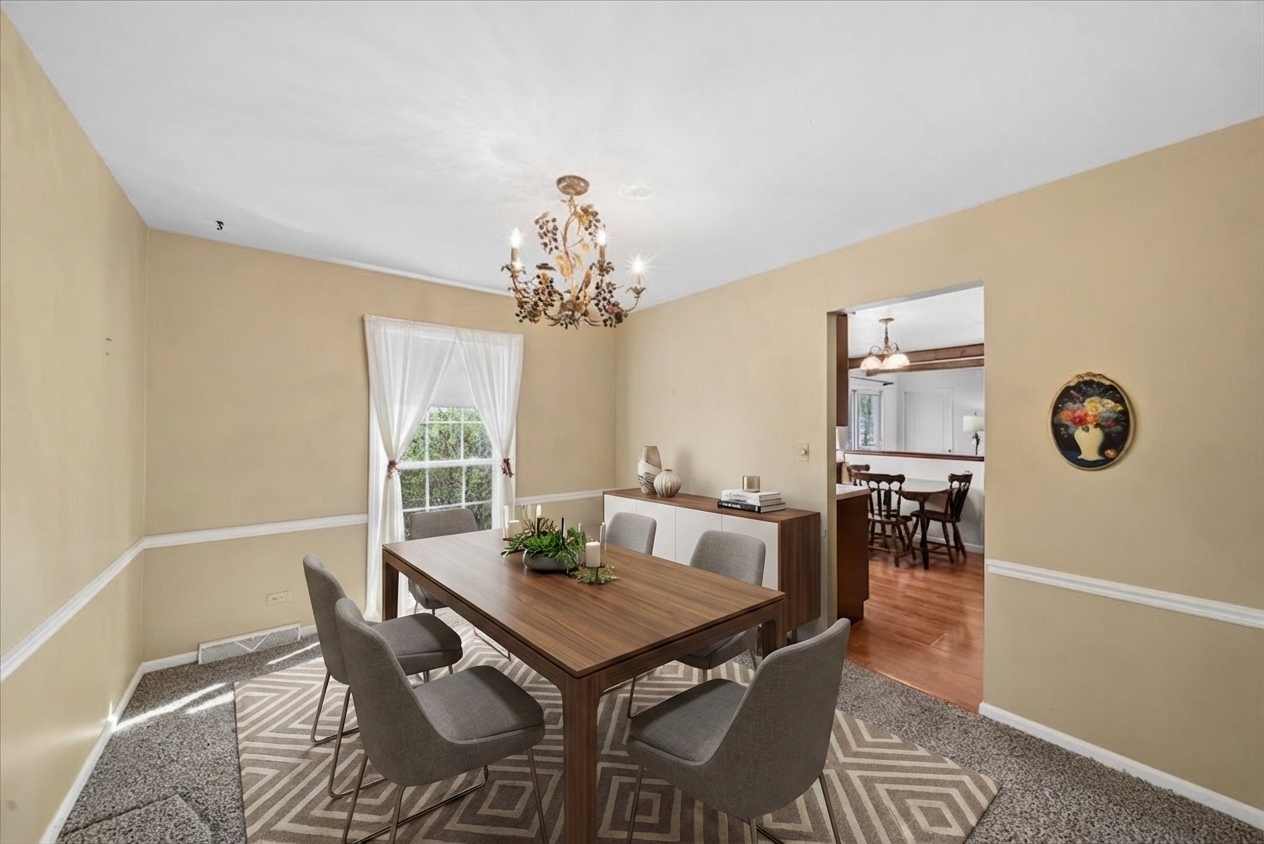 1150 Casa Solana Drive, Wheaton, IL 60189