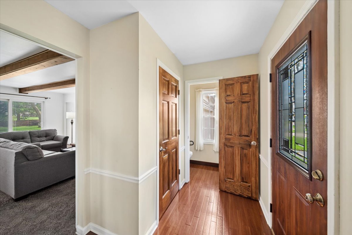 1150 Casa Solana Drive, Wheaton, IL 60189