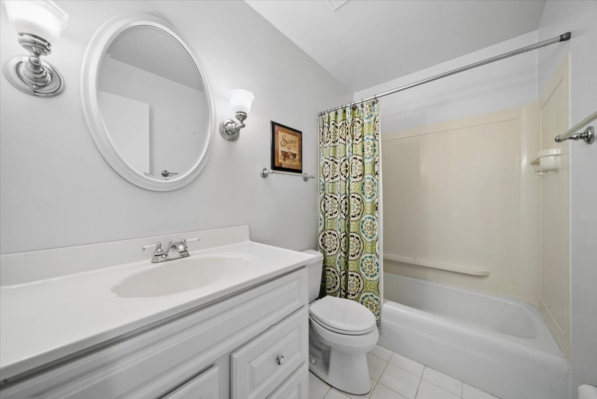 1150 Casa Solana Drive, Wheaton, IL 60189