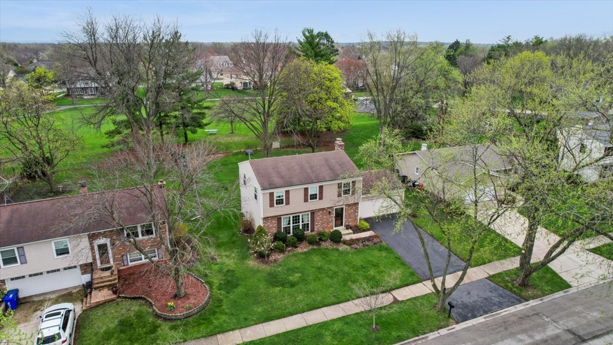 1150 Casa Solana Drive, Wheaton, IL 60189