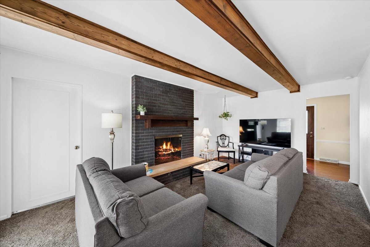 1150 Casa Solana Drive, Wheaton, IL 60189