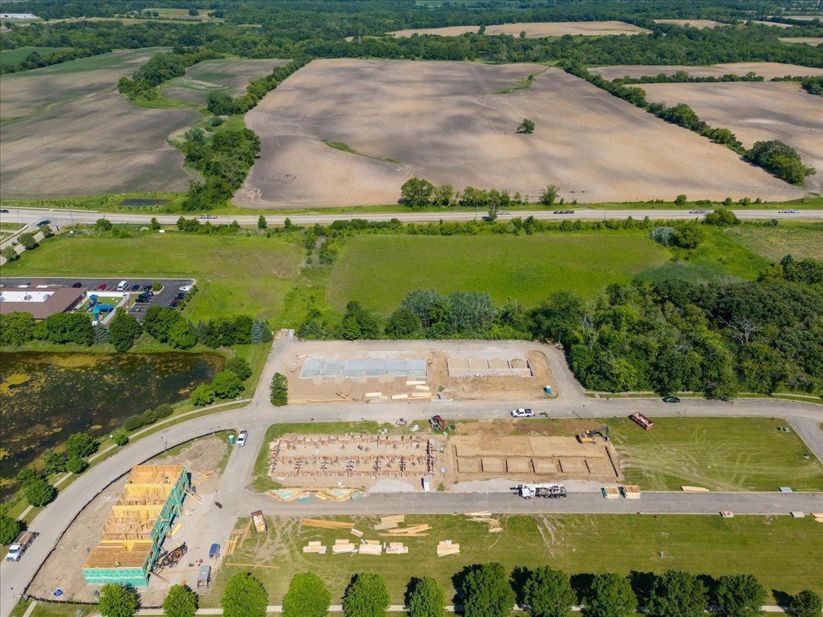 40 US Highway 45 Highway, Lindenhurst, IL 60046