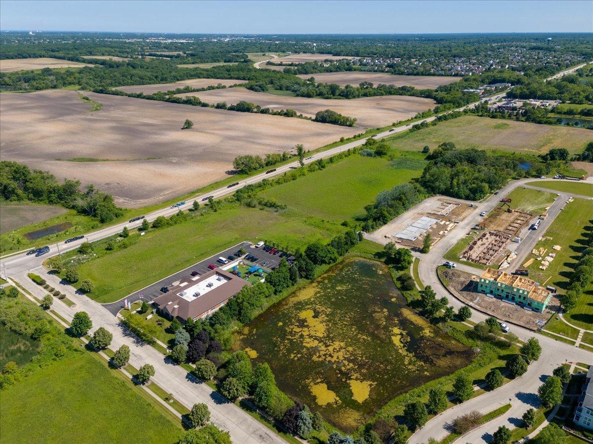 40 US Highway 45 Highway, Lindenhurst, IL 60046