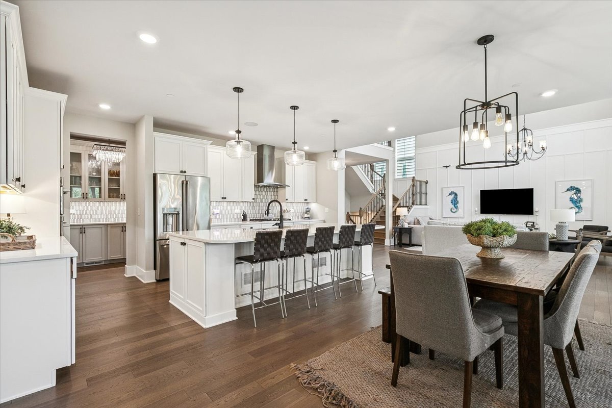 1329 Blackberry Court, Libertyville, IL 60048