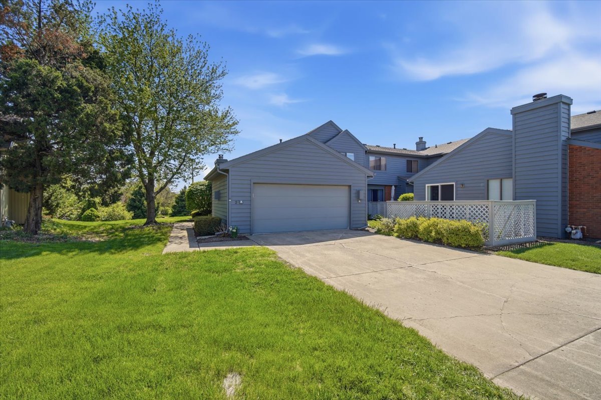 2 Sun Pointe Court #2A, Bloomington, IL 61704