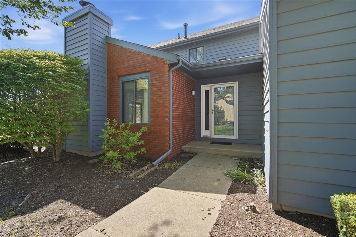 2 Sun Pointe Court #2A, Bloomington, IL 61704