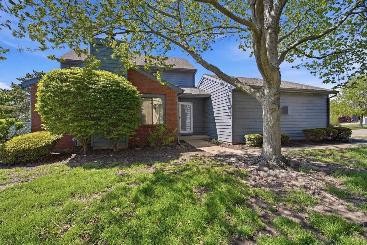 2 Sun Pointe Court #2A, Bloomington, IL 61704