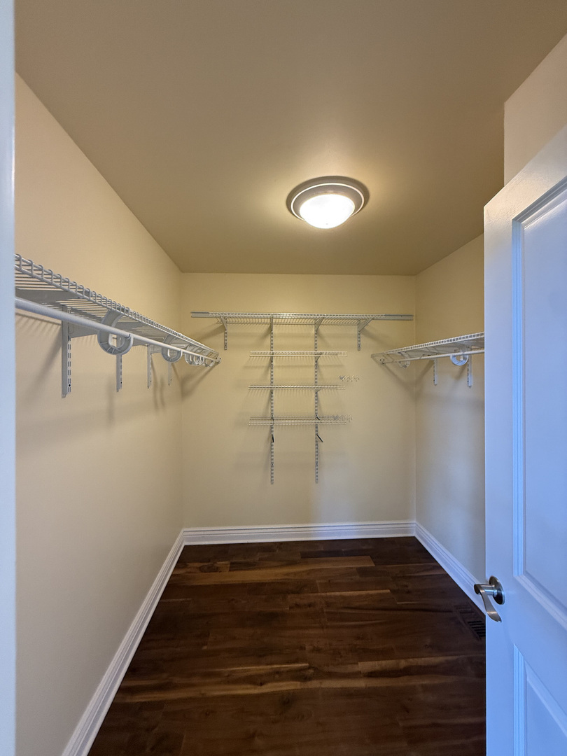 60 S Dee Road #G, Park Ridge, IL 60068