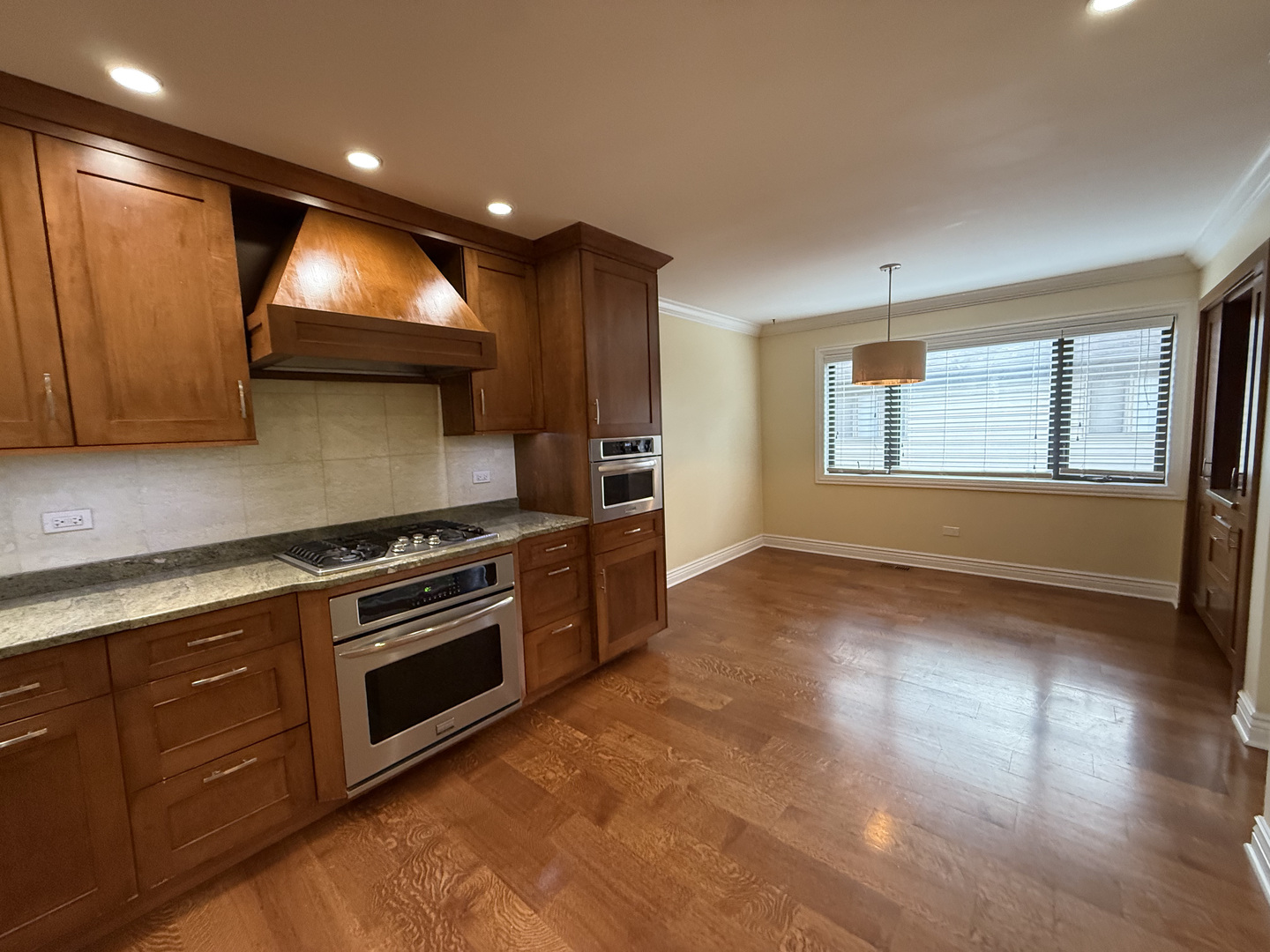 60 S Dee Road #G, Park Ridge, IL 60068