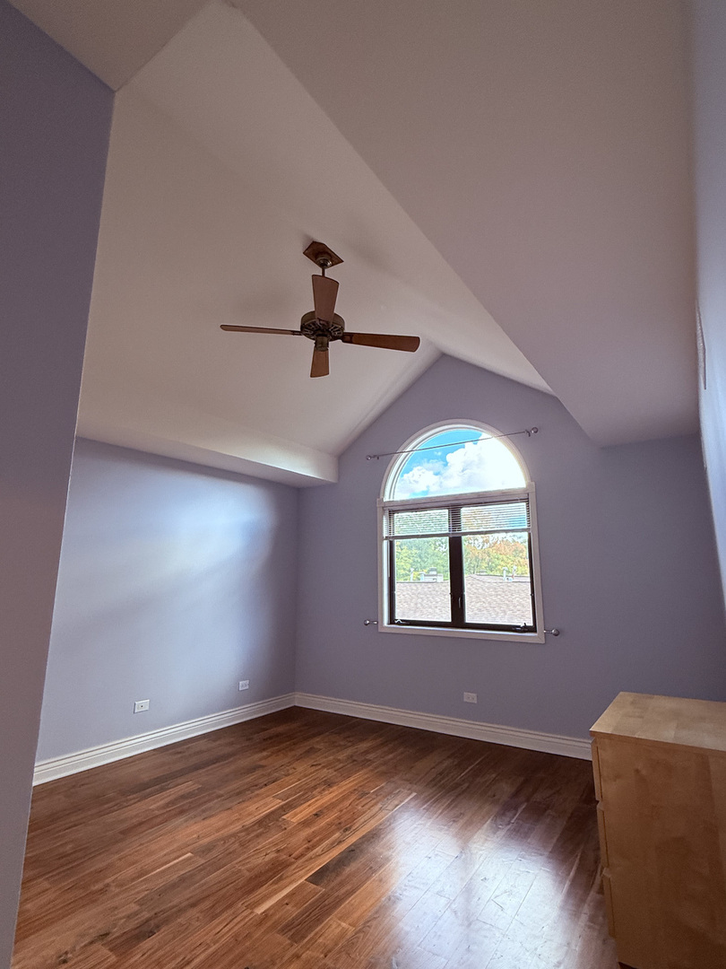 60 S Dee Road #G, Park Ridge, IL 60068