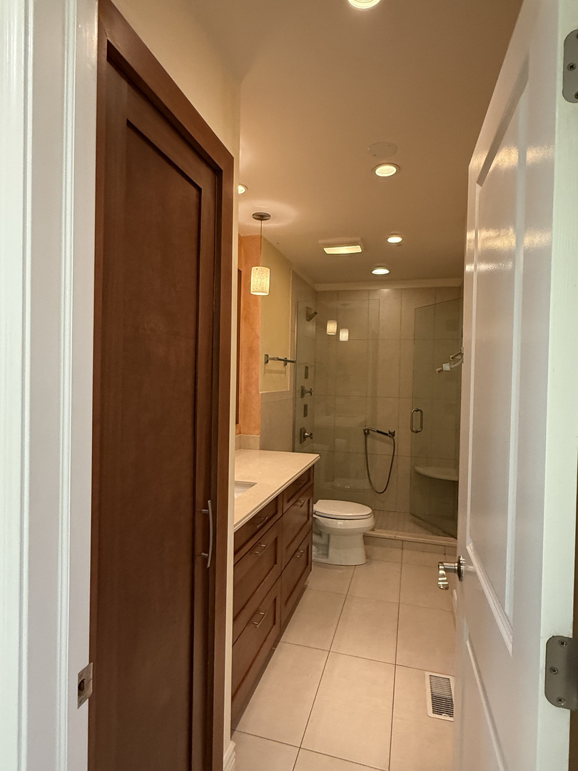 60 S Dee Road #G, Park Ridge, IL 60068