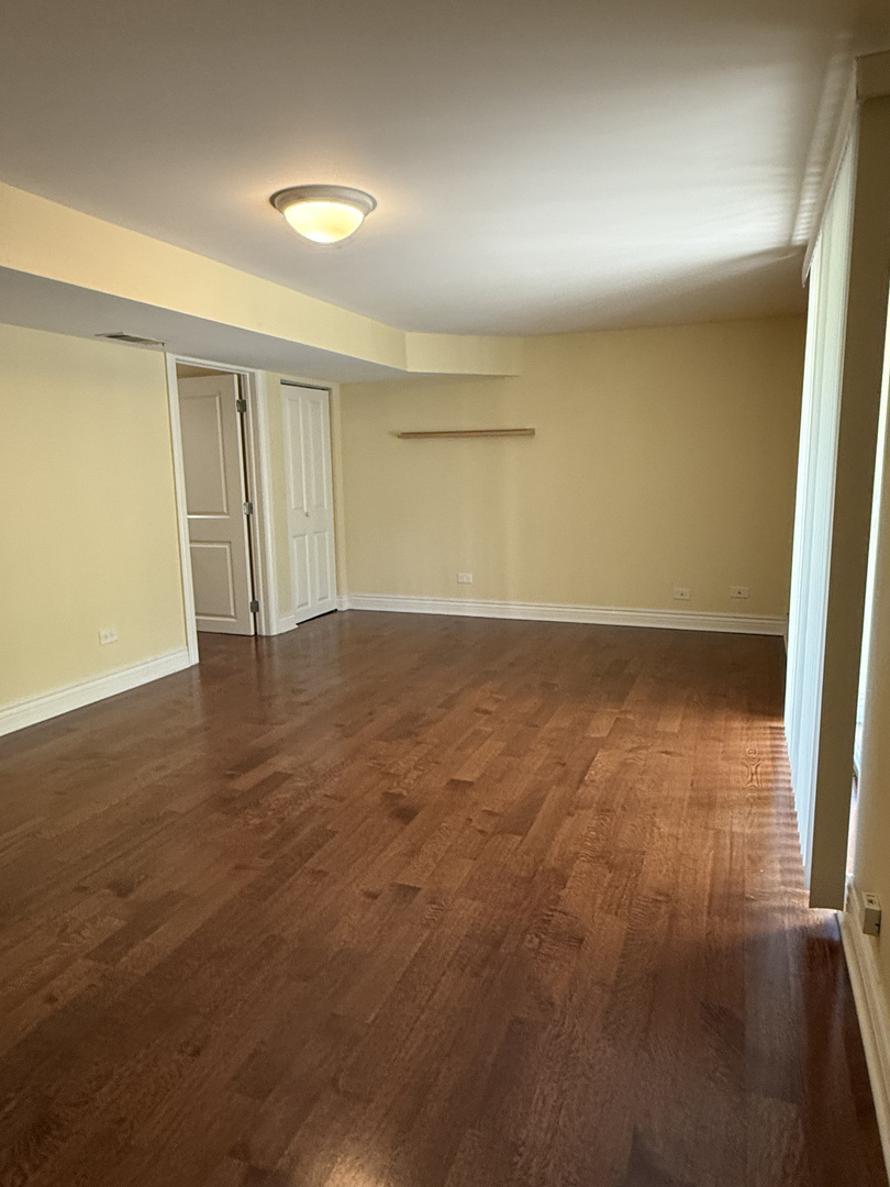 60 S Dee Road #G, Park Ridge, IL 60068