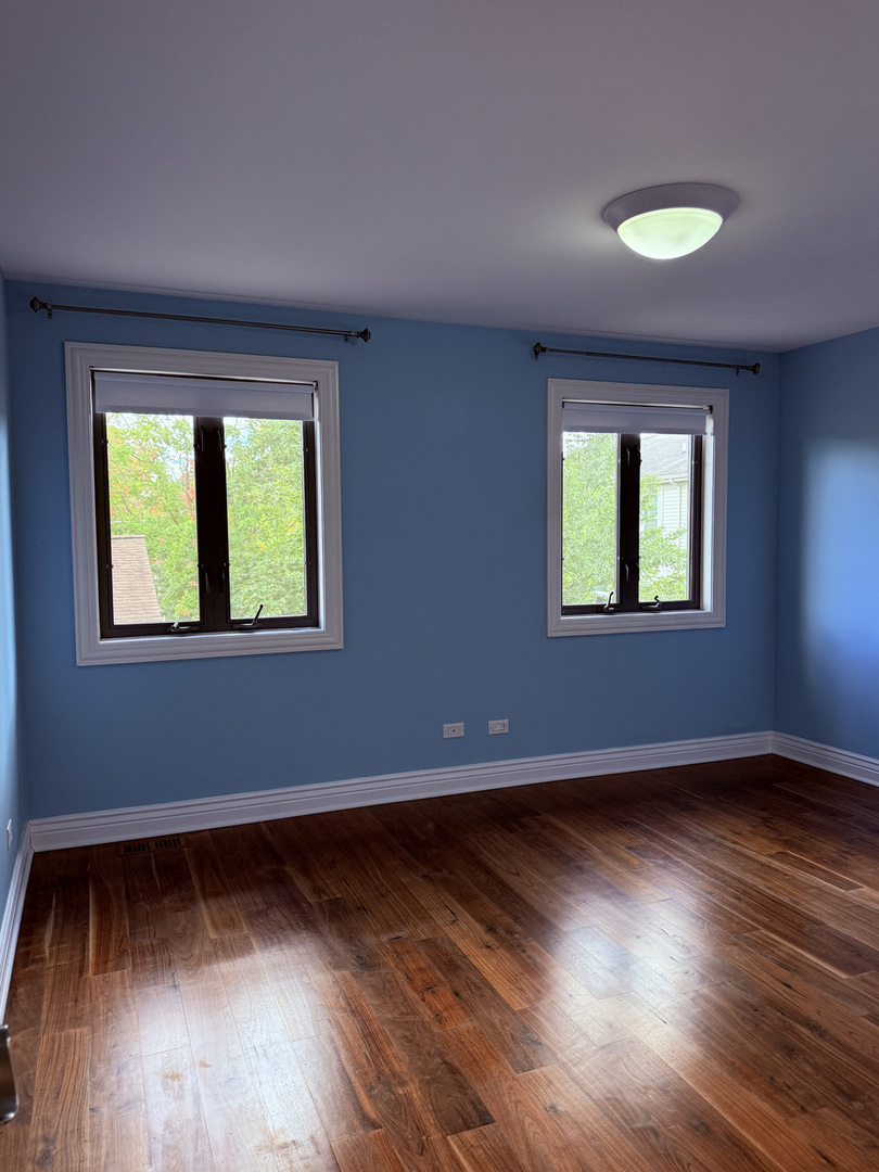 60 S Dee Road #G, Park Ridge, IL 60068