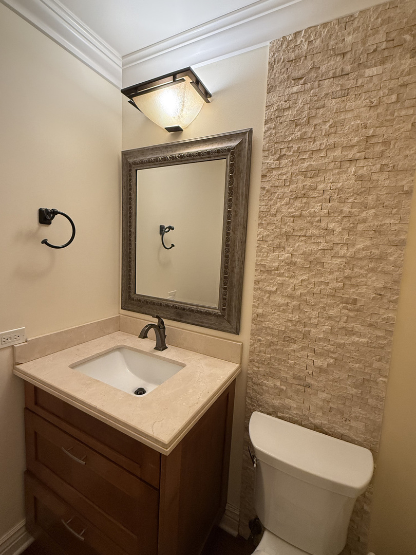 60 S Dee Road #G, Park Ridge, IL 60068