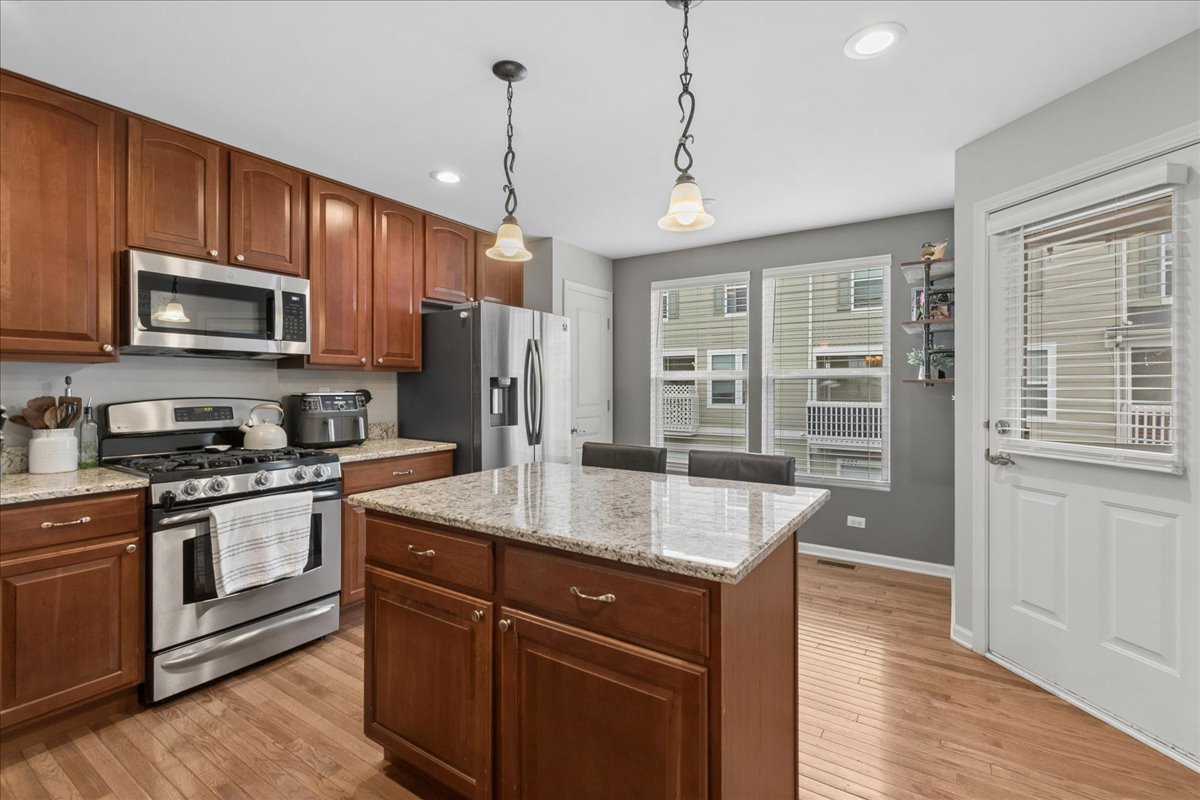 2459 Anna Way, Elgin, IL 60124