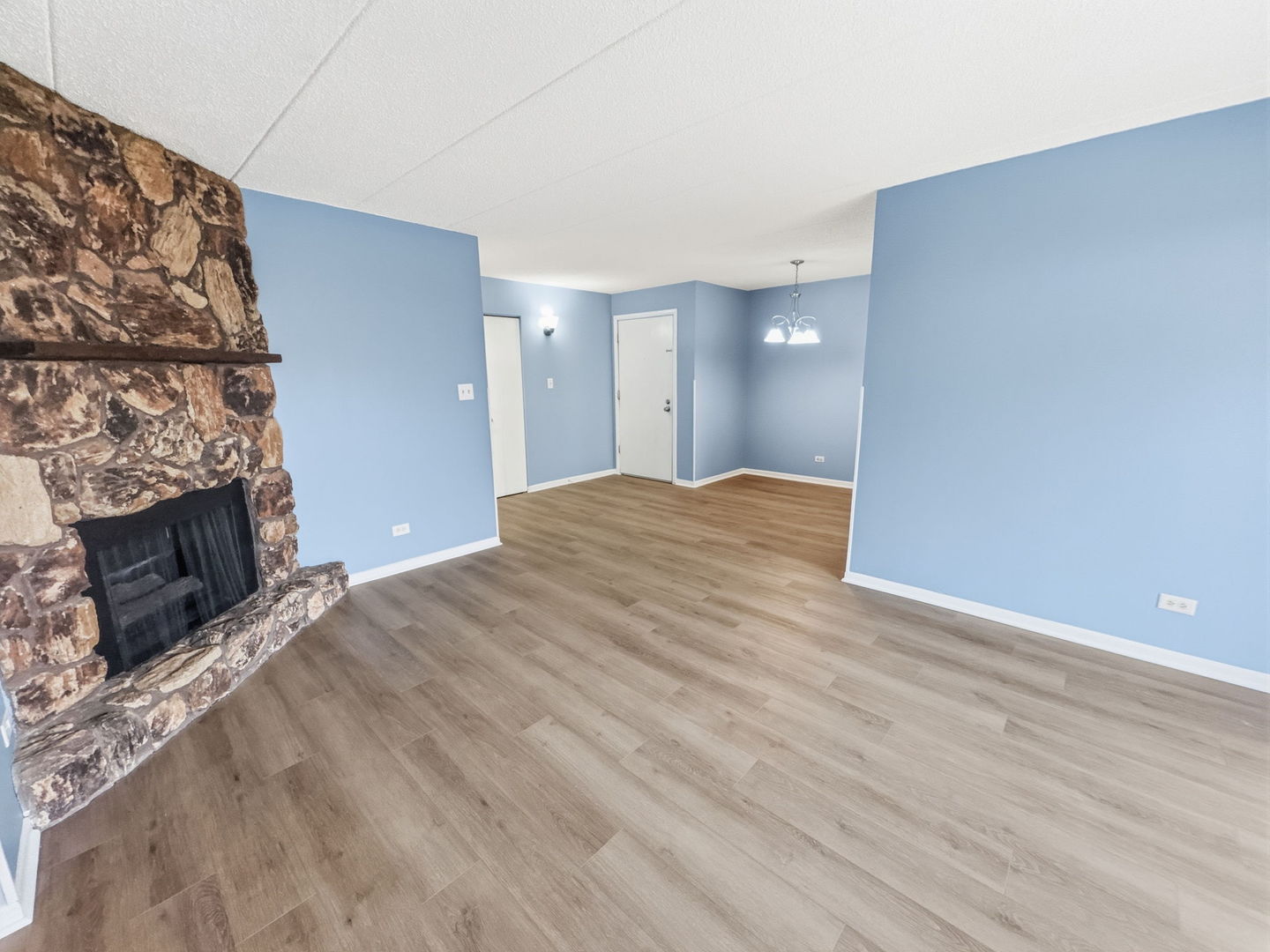 13616 Royal Court #207, Crestwood, IL 60418