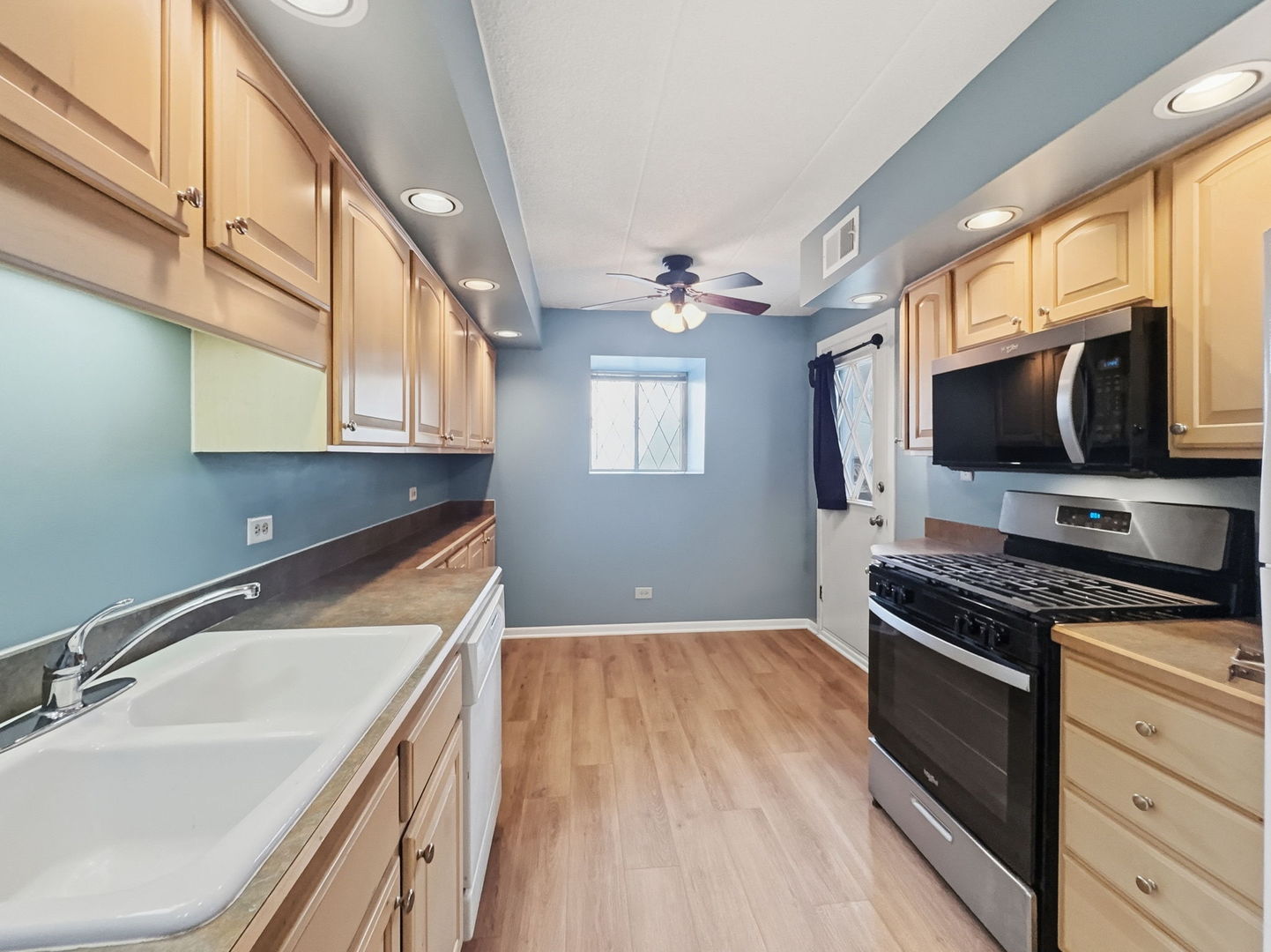 13616 Royal Court #207, Crestwood, IL 60418