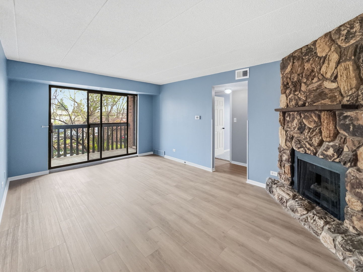 13616 Royal Court #207, Crestwood, IL 60418