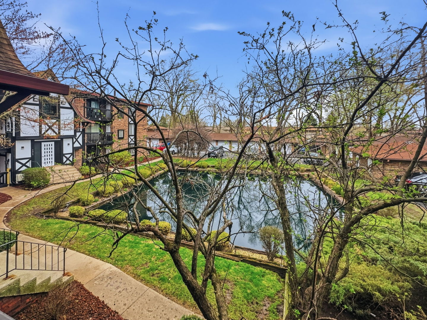 13616 Royal Court #207, Crestwood, IL 60418