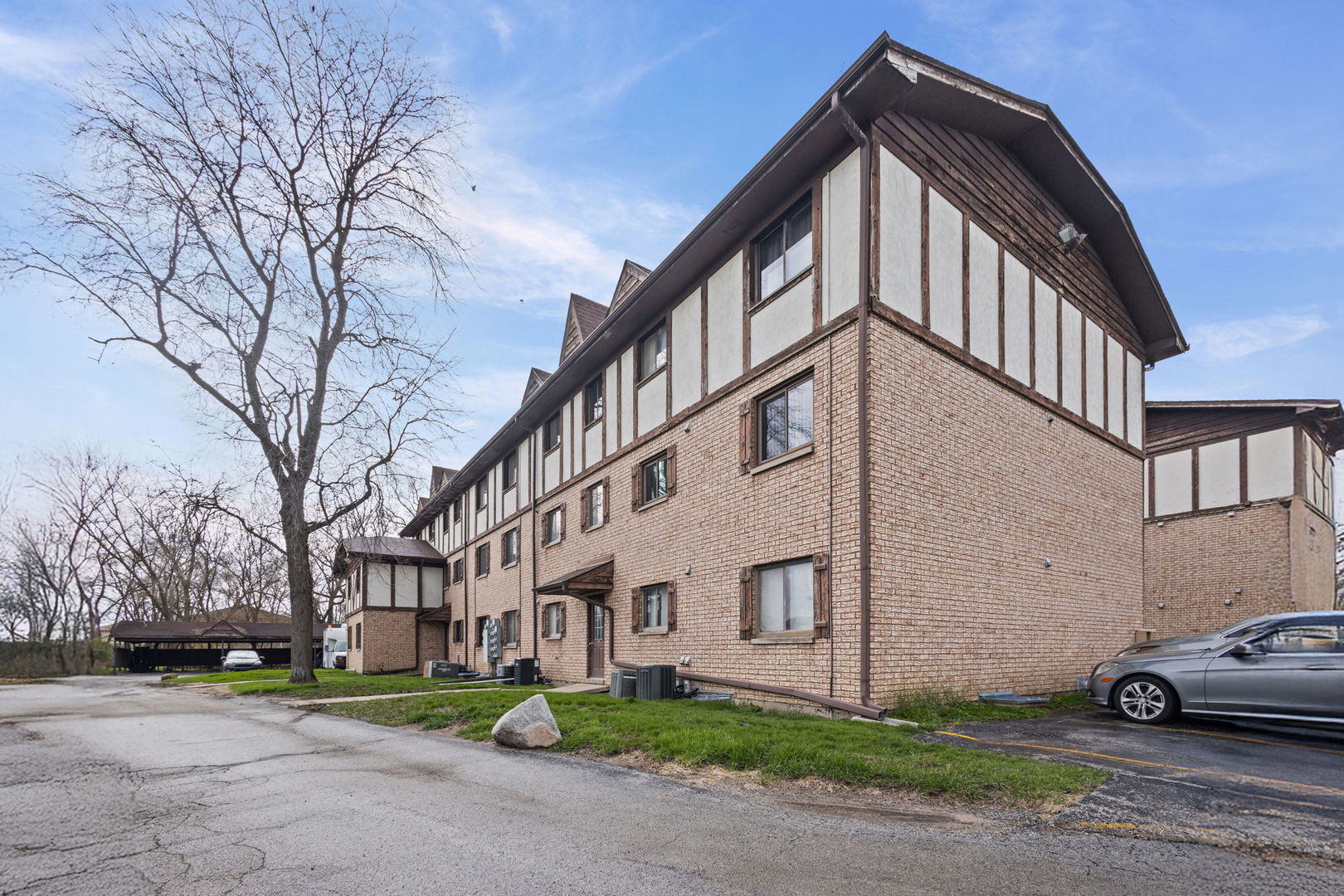 2815 Glenwood Lansing Road #205, Lynwood, IL 60411