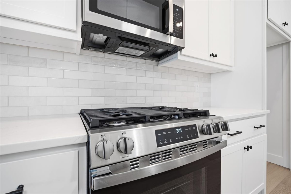 23 Stone Mill Court, Bloomington, IL 61705