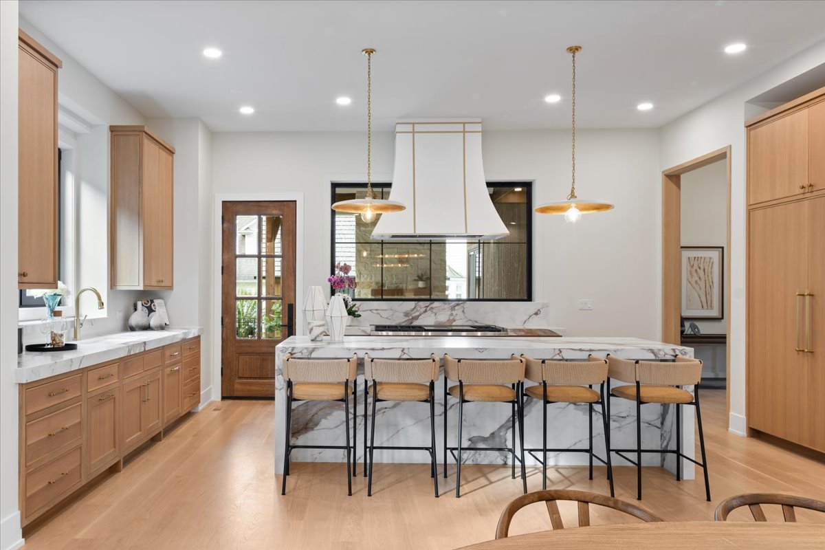 104 S Monroe Street, Hinsdale, IL 60521