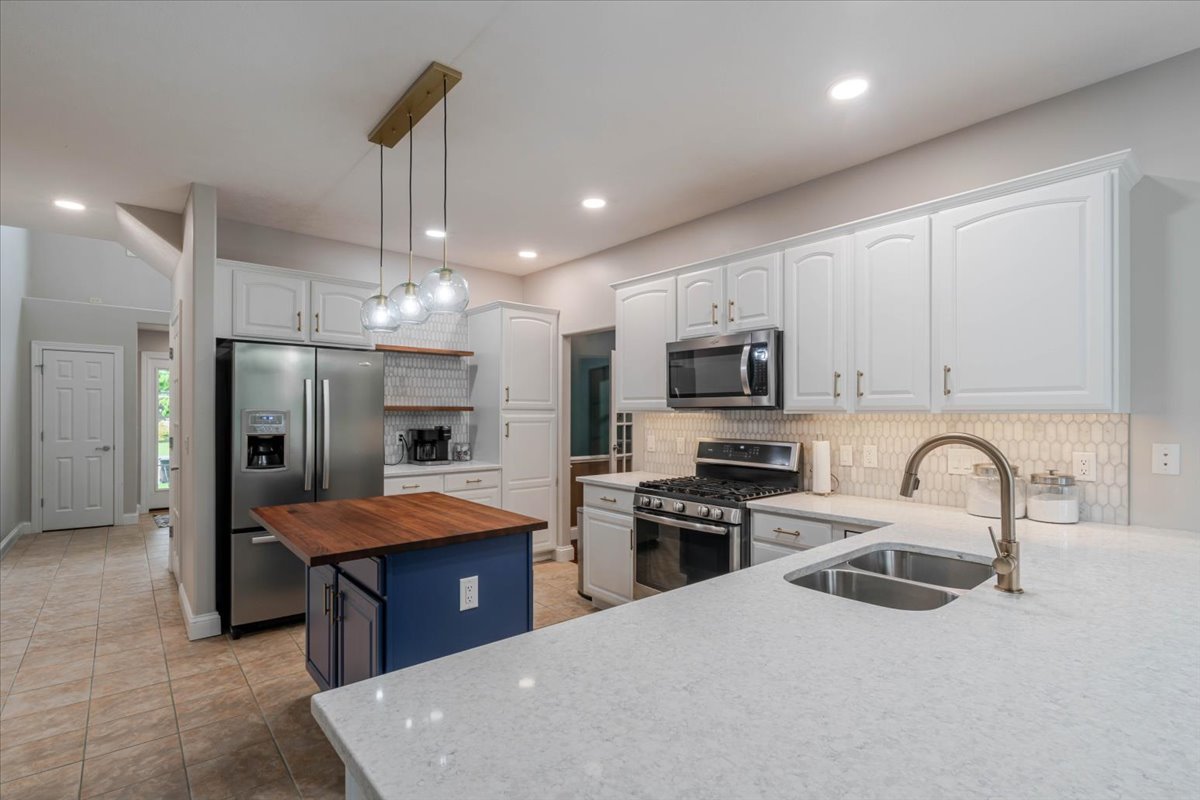 3505 Baldocchi Drive, Bloomington, IL 61704