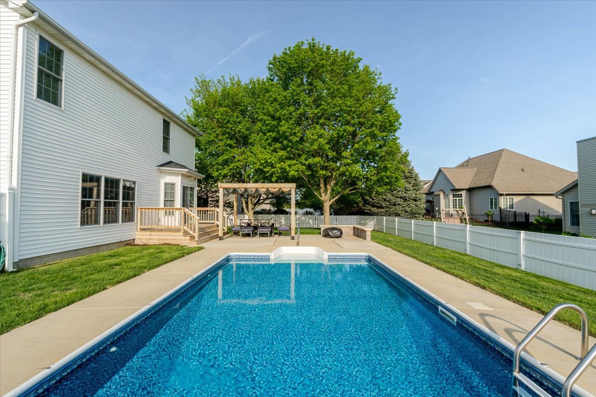 3505 Baldocchi Drive, Bloomington, IL 61704