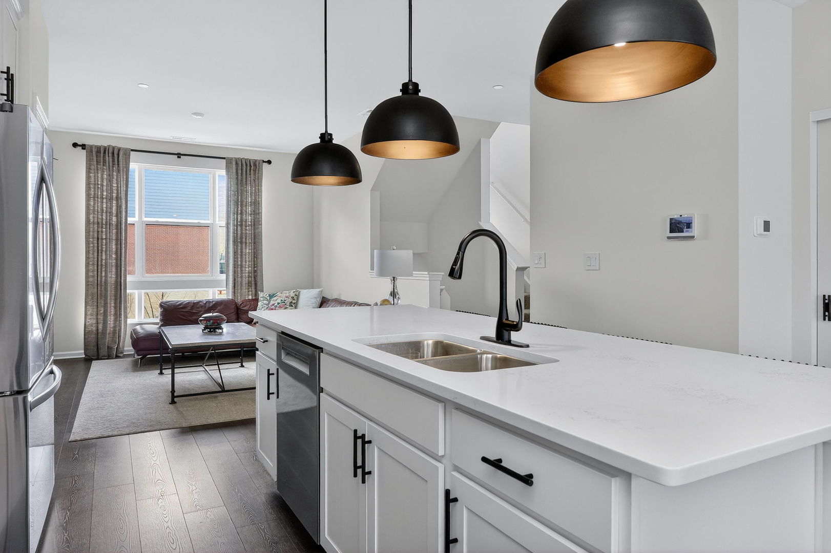 2213 Venture Drive, Schaumburg, IL 60173