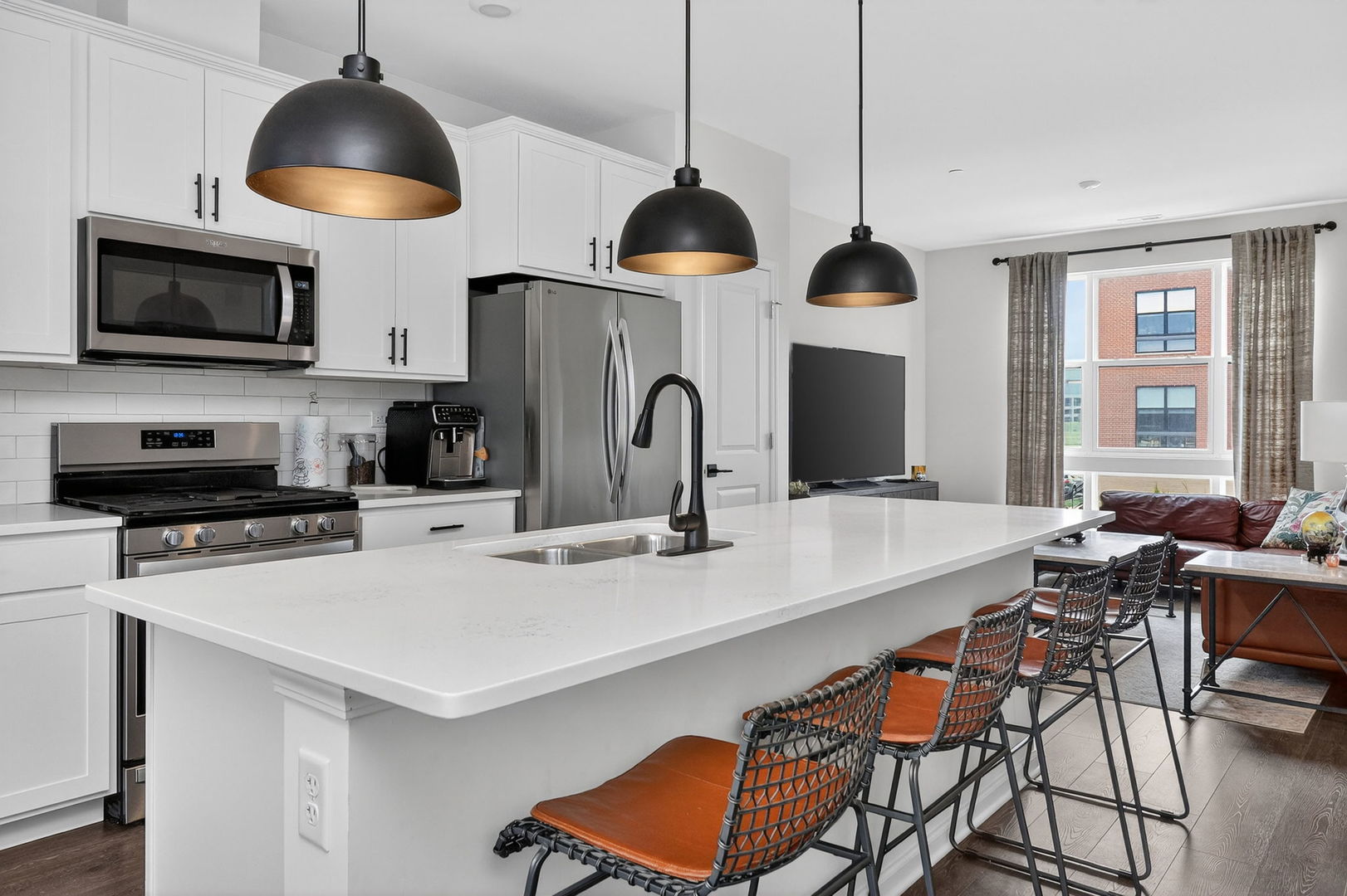 2213 Venture Drive, Schaumburg, IL 60173