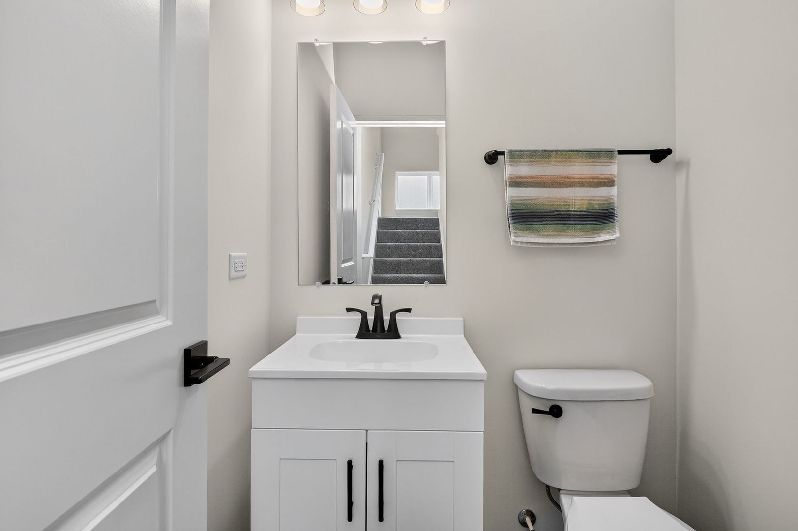 2213 Venture Drive, Schaumburg, IL 60173