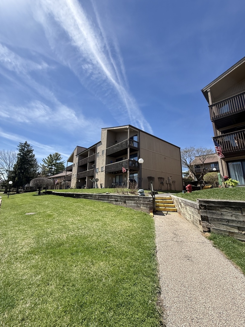 58 Vail Colony Road #9, Fox Lake, IL 60020