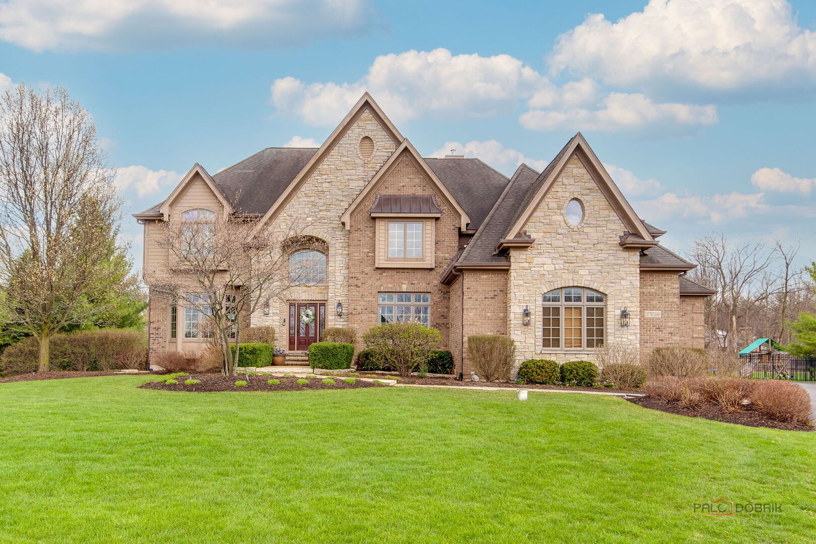 37W209 Deer Pond Court, St. Charles, IL 60175