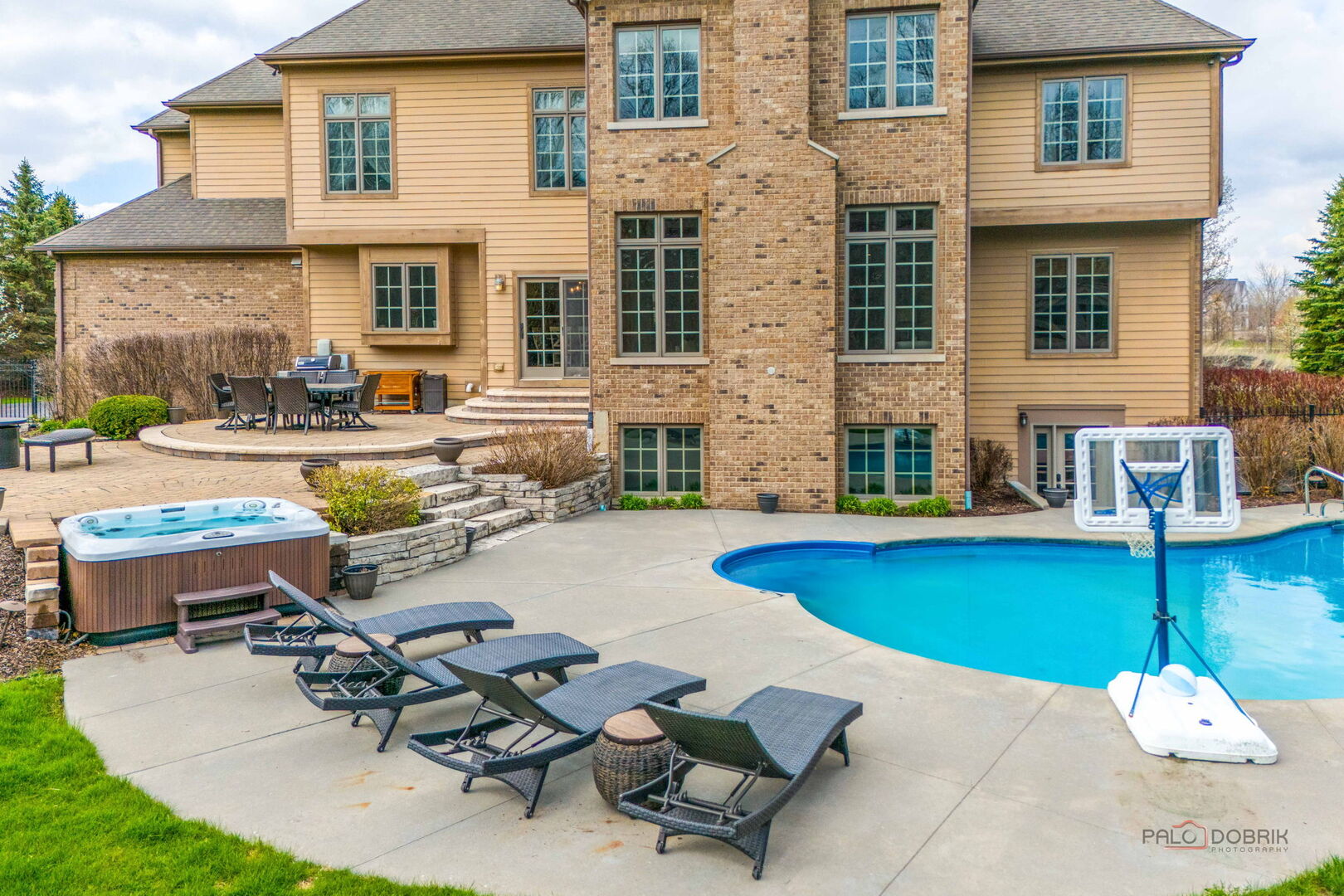37W209 Deer Pond Court, St. Charles, IL 60175