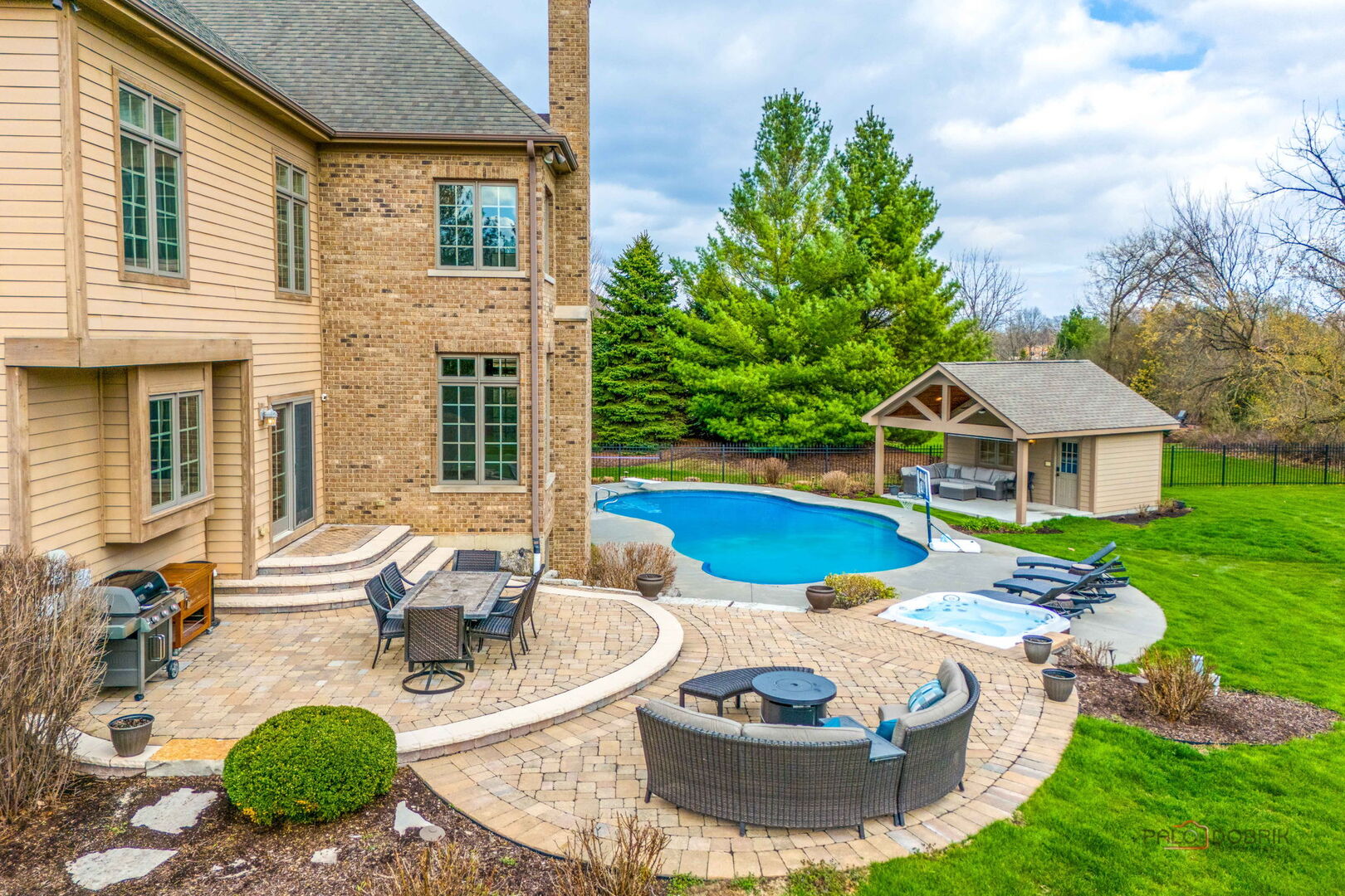 37W209 Deer Pond Court, St. Charles, IL 60175