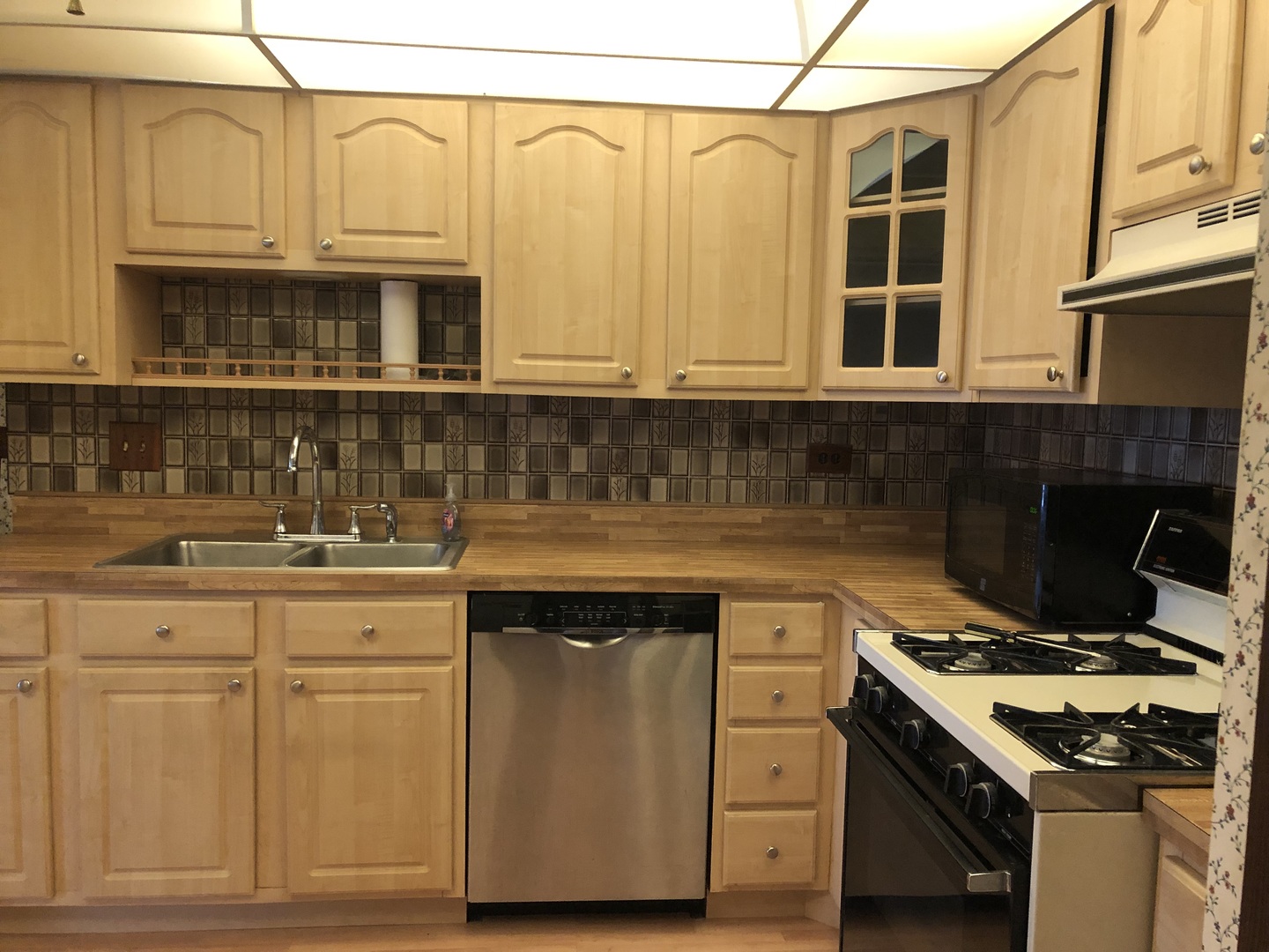 11277 S Roberts Road #E, Palos Hills, IL 60465