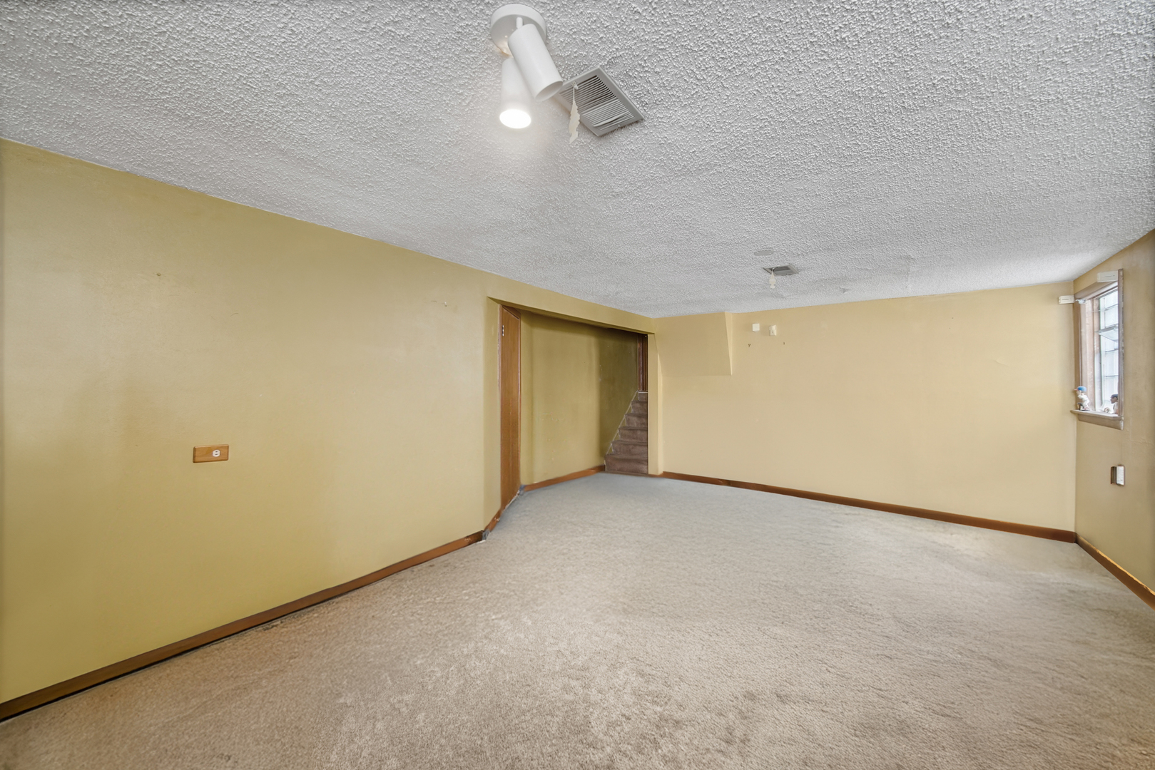 8713 S Washtenaw Avenue, Evergreen Park, IL 60805