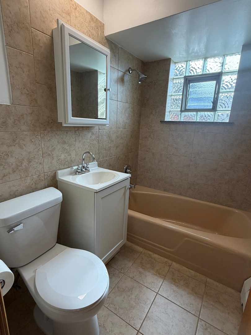 7612 W Belmont Avenue #1N, Chicago, IL 60634