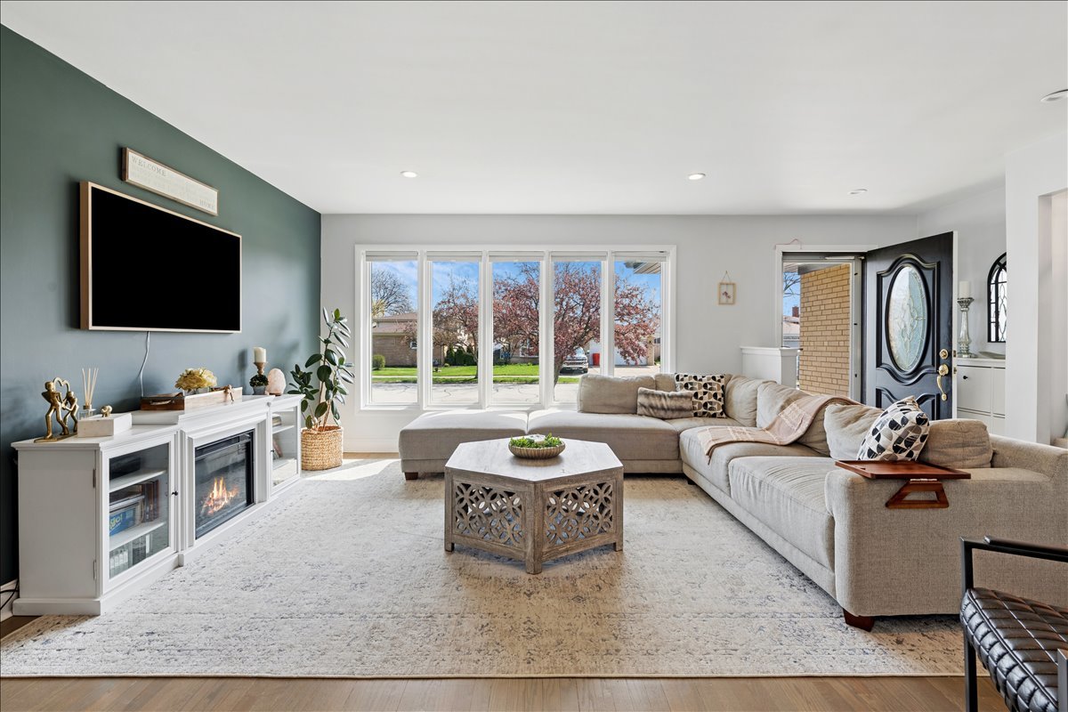 8154 N Root Court, Niles, IL 60714