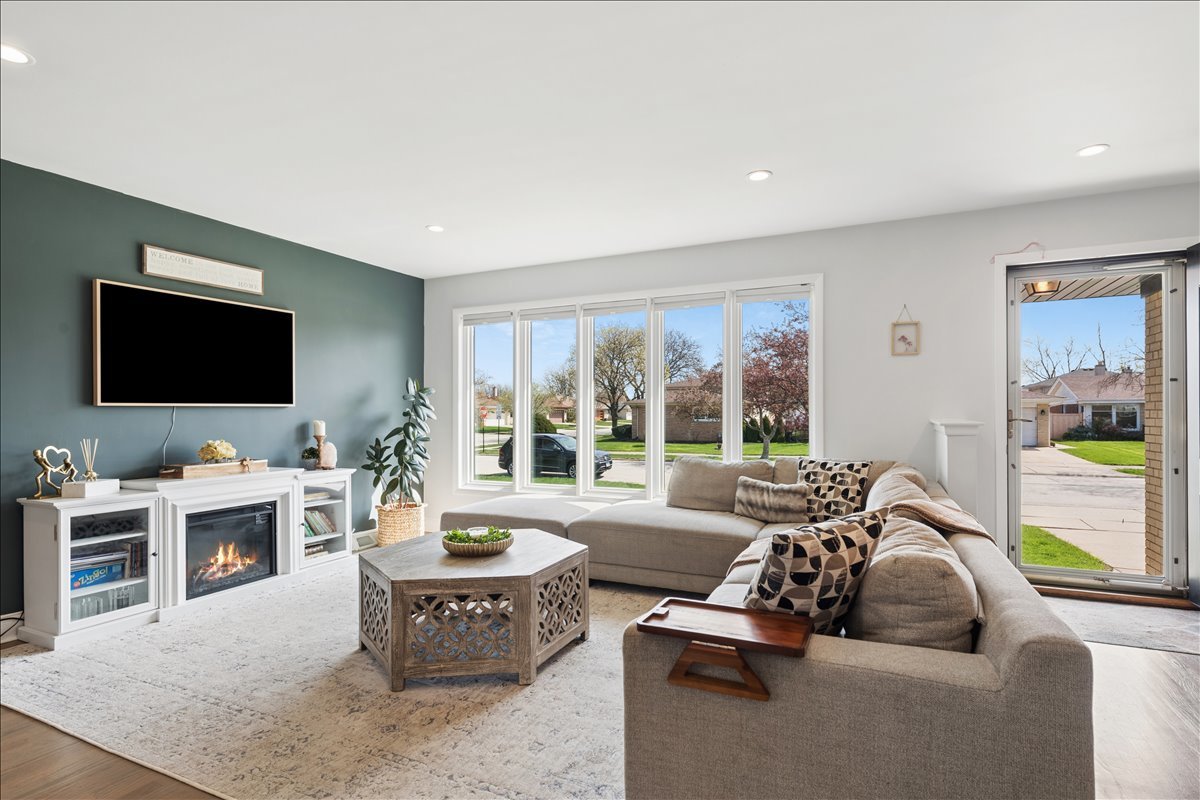 8154 N Root Court, Niles, IL 60714