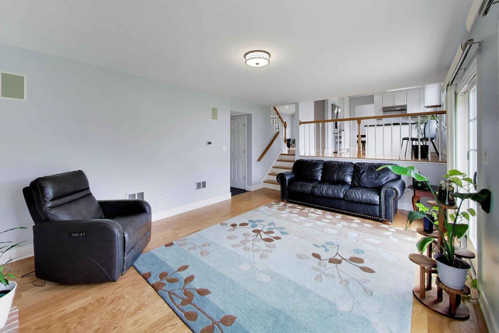 19 Dellmont Court, Buffalo Grove, IL 60089