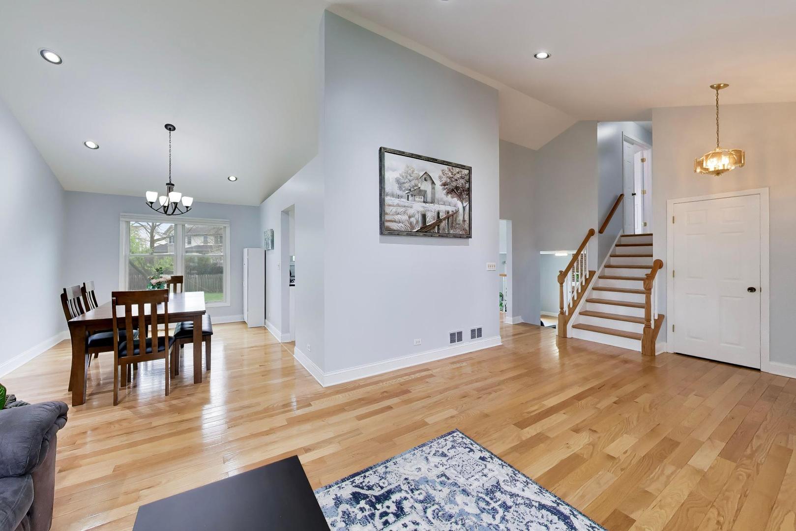 19 Dellmont Court, Buffalo Grove, IL 60089