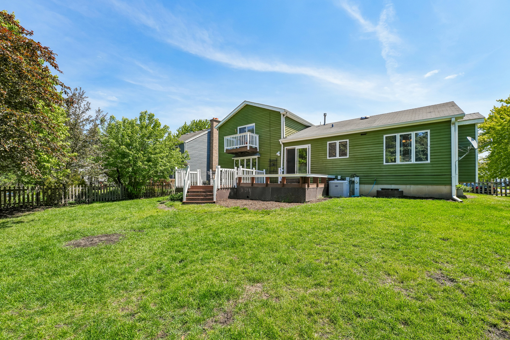 6 Crows Nest Court, Third Lake, IL 60030