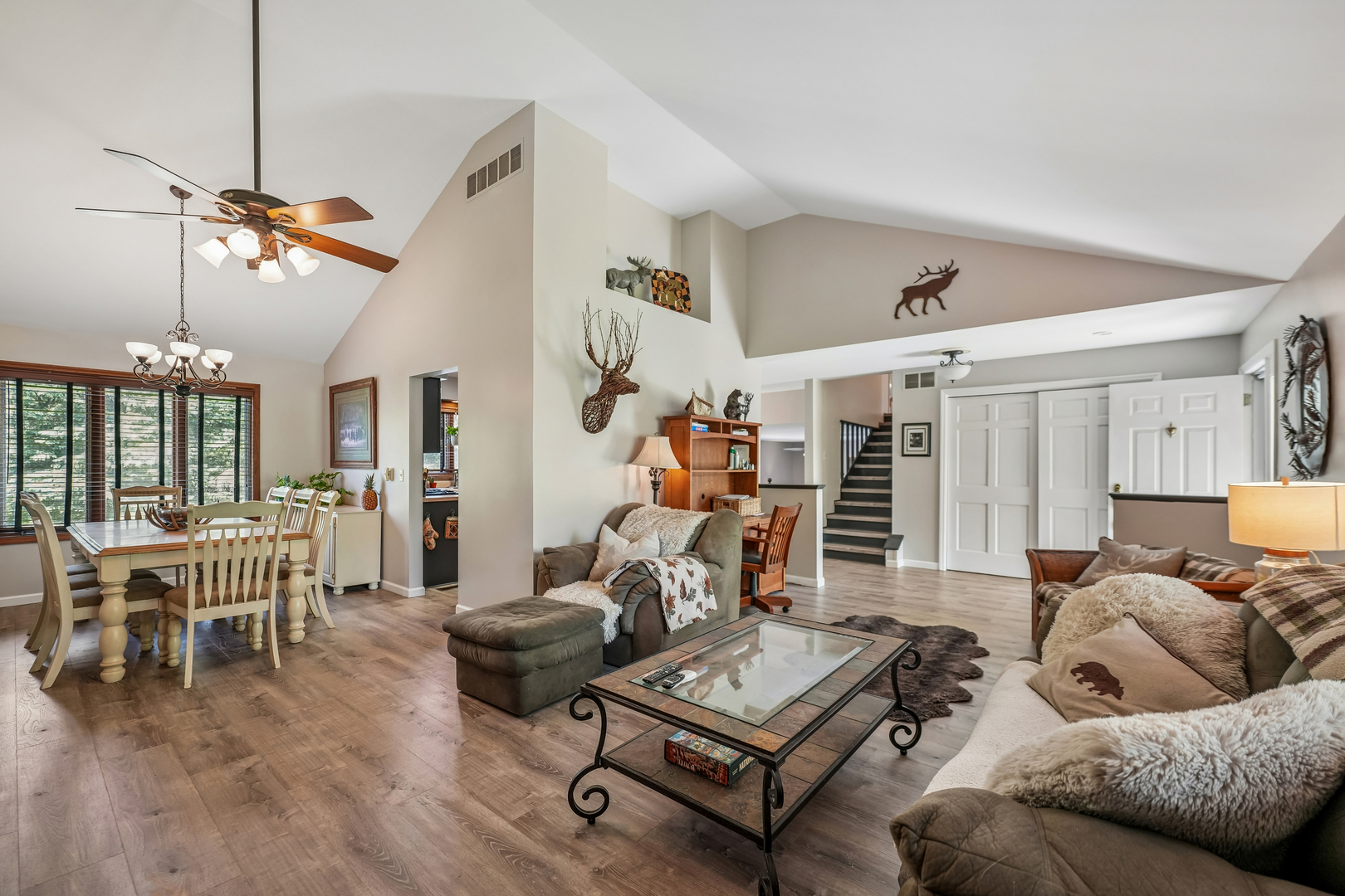 6 Crows Nest Court, Third Lake, IL 60030