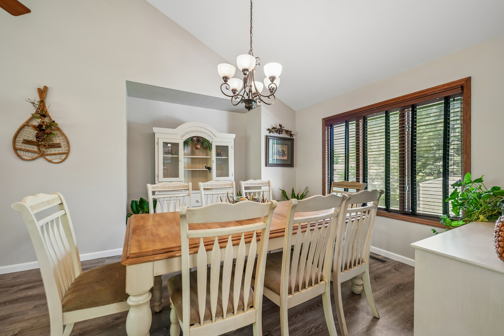 6 Crows Nest Court, Third Lake, IL 60030
