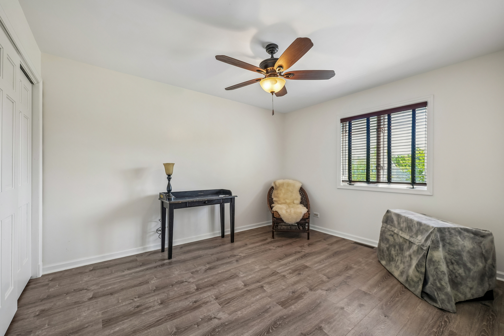 6 Crows Nest Court, Third Lake, IL 60030