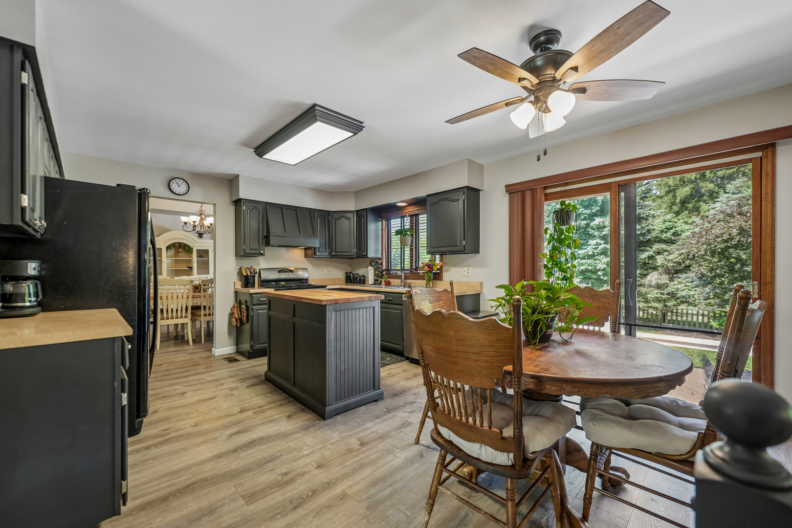 6 Crows Nest Court, Third Lake, IL 60030