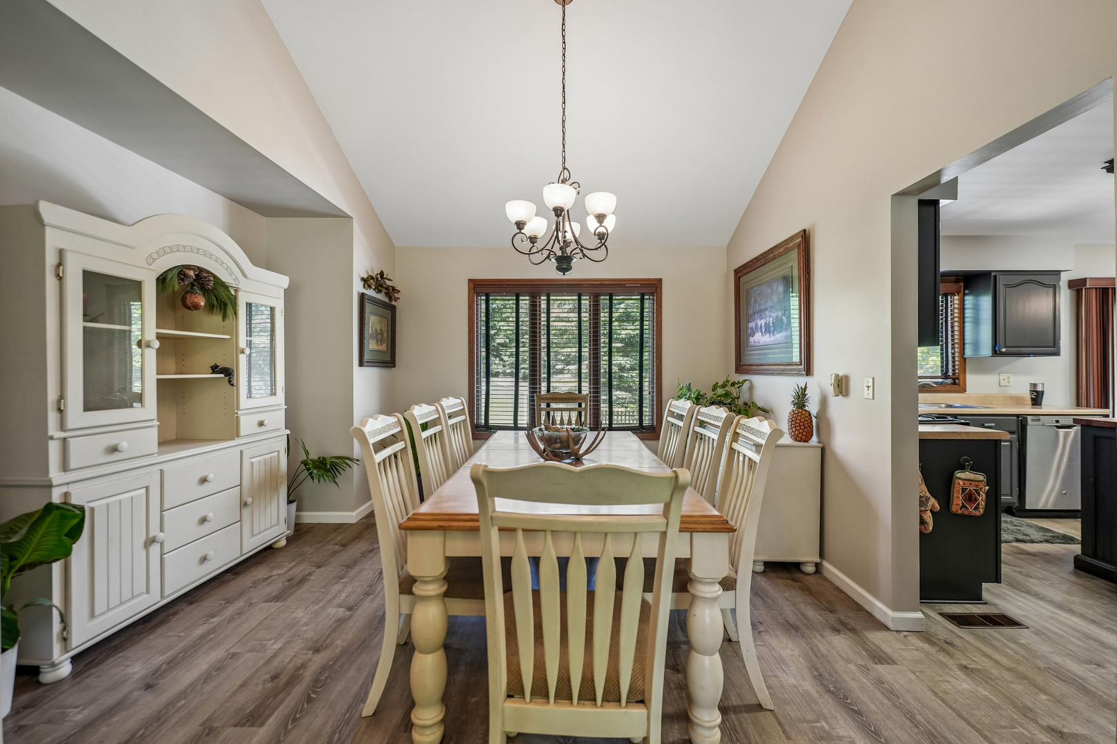 6 Crows Nest Court, Third Lake, IL 60030