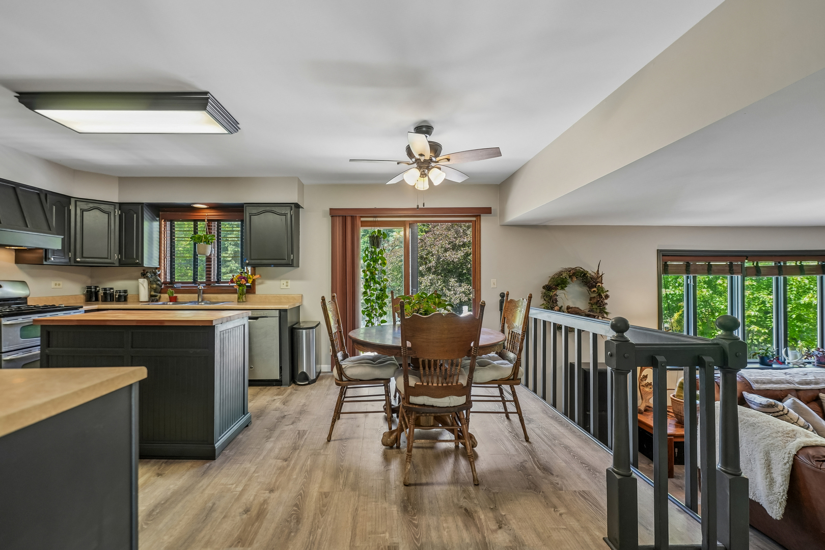 6 Crows Nest Court, Third Lake, IL 60030